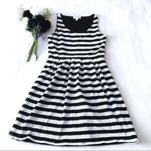 Elle Striped Dress Size 6 Black White